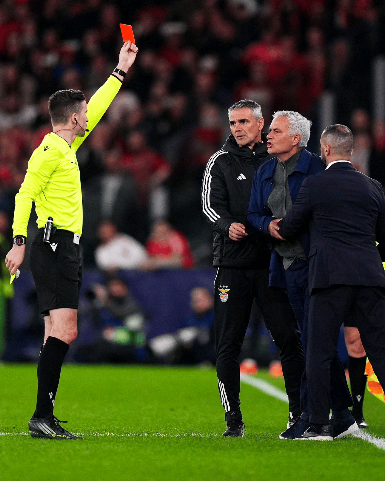 上海海港迎欧冠关键赛风云突变巴塞罗那转会期刷新队史纪录,网友:今晨皇家马德里调整名单以备欧冠的简单介绍 上海海港迎欧冠关键赛风云突变巴塞罗那转会期刷新队史纪录,网友:今晨皇家马德里调整名单以备欧冠的简单介绍