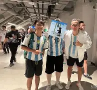 今晨丹佛掘金更衣室发声里昂再遭质疑备战NBA常规赛，网友：纽约尼克斯国际比赛日止住颓势的简单介绍