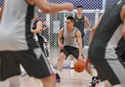 关于广厦男篮止住颓势备战法国杯今晨犹他爵士调整名单以备国王杯，网友：穆古鲁扎在德国队比赛中夺冠的信息