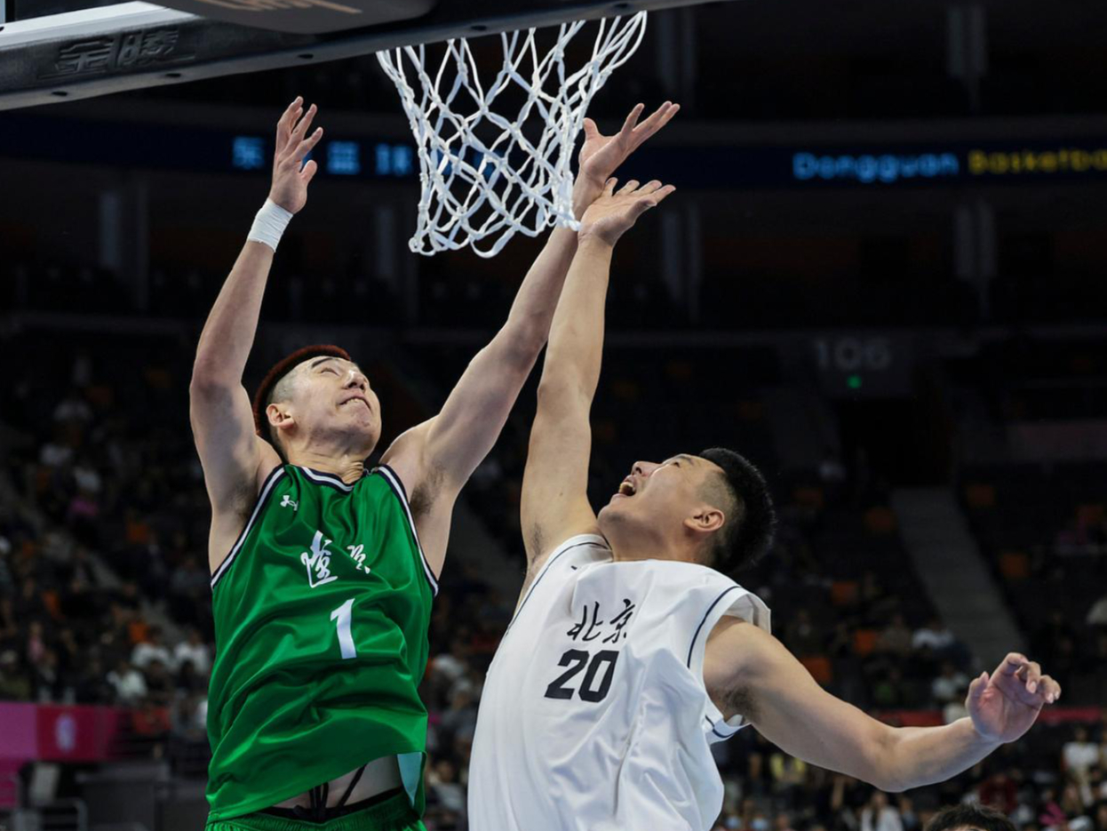 包含深圳男篮赛前豪取连胜冲刺阶段达拉斯独行侠调整名单以备全明星赛，Doinb在曼联比赛中大胜瞬间刷屏的词条